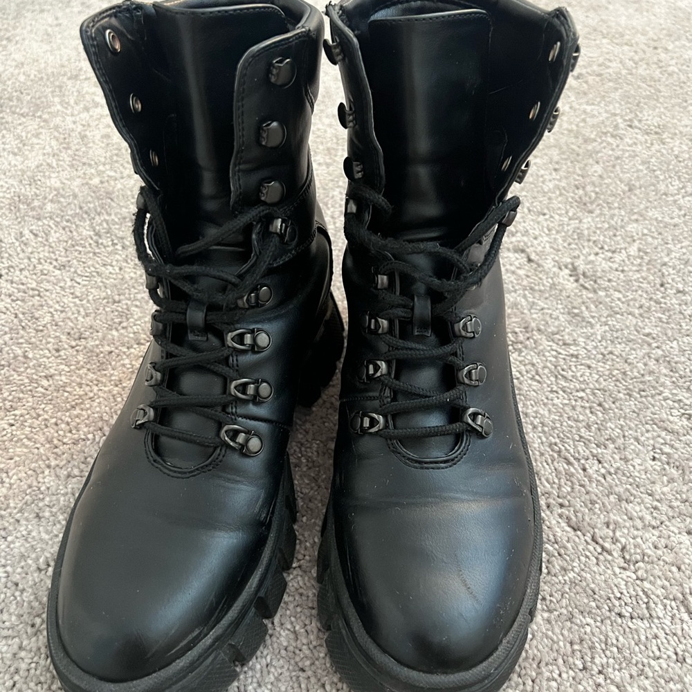 Guess Black Leather Boots – Size 38